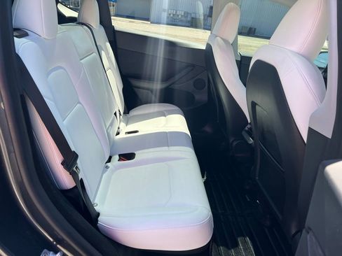 Used 2024 Tesla Model Y Long Range image 19