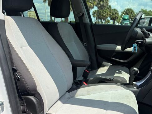 Used 2019 Chevrolet Trax LS image 17