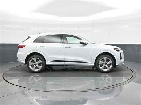 New 2025 Audi Q5 Premium Plus image 8