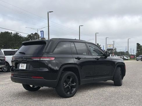 Used 2024 Jeep Grand Cherokee Limited w/ Black Appearance Package AWD/4WD image 37