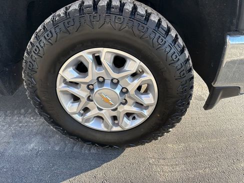 Used 2022 Chevrolet Silverado 2500 LT w/ Convenience Package image 5