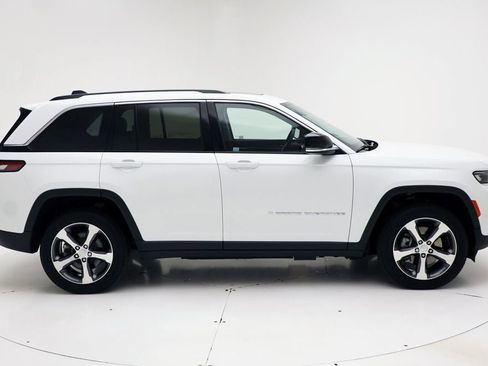 Used 2023 Jeep Grand Cherokee 4WD 4xe image 3