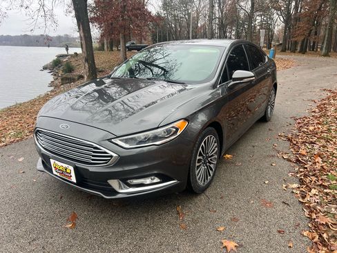 Used 2018 Ford Fusion Titanium image 2
