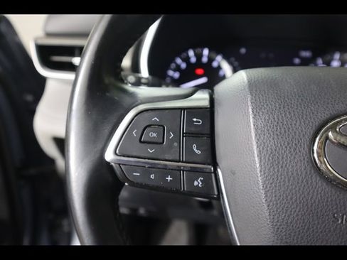 Used 2021 Toyota Highlander XLE image 21