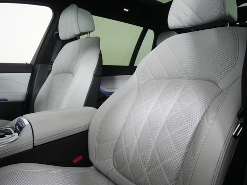 Certified 2025 BMW X7 xDrive40i w/ Premium Package AWD/4WD image 10