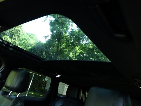 Used 2017 Land Rover Range Rover Sport SE image 24