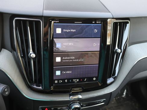 Used 2025 Volvo XC60 B5 Plus image 28