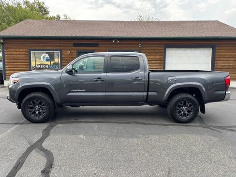 Used 2020 Toyota Tacoma SR5 AWD/4WD image 8