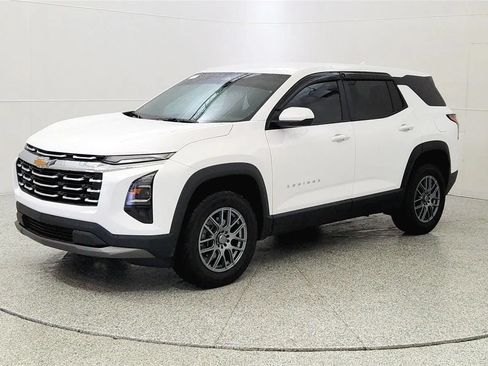 Used 2026 Chevrolet Equinox LT FWD image 2