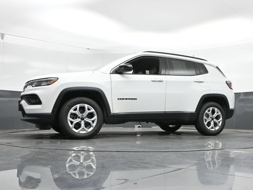 Used 2025 Jeep Compass Latitude AWD/4WD image 40