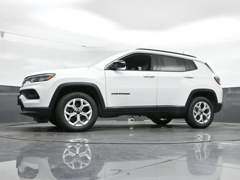 Used 2025 Jeep Compass Latitude AWD/4WD image 40