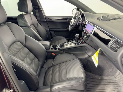 Certified 2025 Porsche Macan Turbo image 30