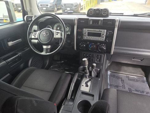 Used 2014 Toyota FJ Cruiser 4WD w/ Upgrade Package image 18