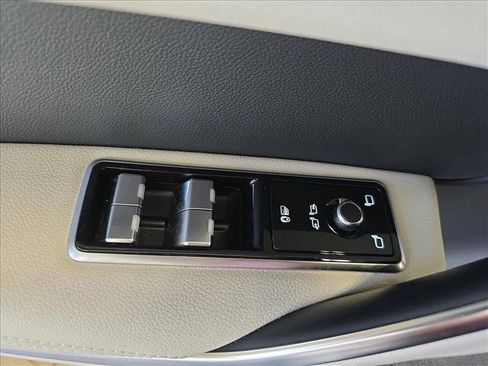 Certified 2025 Jaguar F-PACE R-Dynamic S image 28