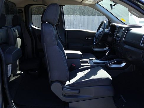 Used 2024 Nissan Frontier SV w/ Technology Package image 10