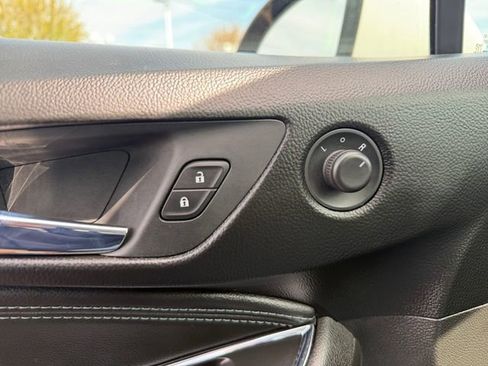 Used 2017 Chevrolet Cruze Premier FWD image 17