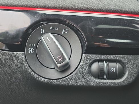 Used 2017 Volkswagen Jetta GLI image 25