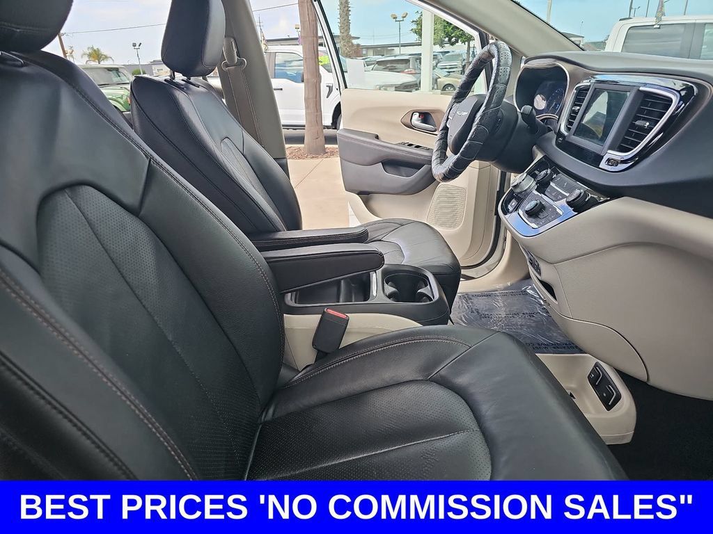 Used 2018 Chrysler Pacifica Touring-L FWD image 10