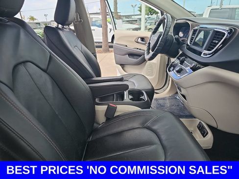 Used 2018 Chrysler Pacifica Touring-L FWD image 10