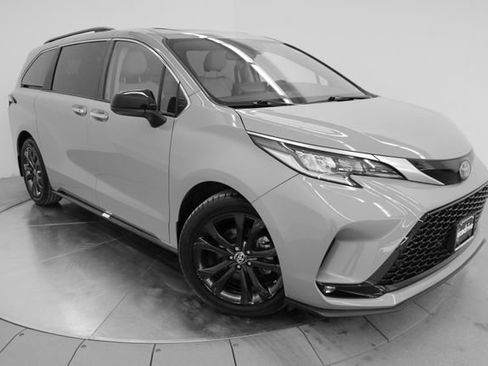 Used 2024 Toyota Sienna XSE image 3