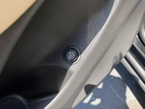 Used 2017 Buick Envision Essence FWD image 32