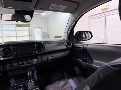 Used 2020 Toyota Tacoma SR AWD/4WD image 27
