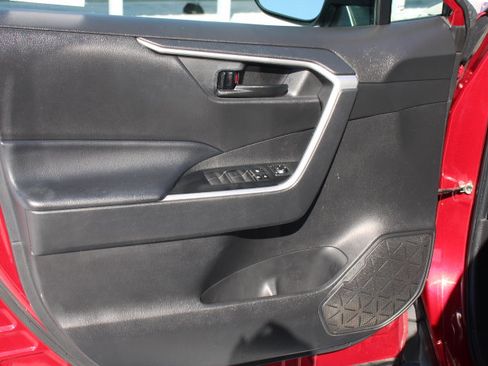 Certified 2022 Toyota RAV4 LE FWD image 8