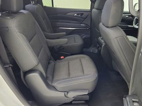 Used 2024 Chevrolet Traverse LT FWD image 32
