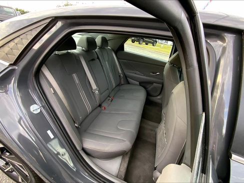 Used 2025 Hyundai Elantra SEL FWD image 19
