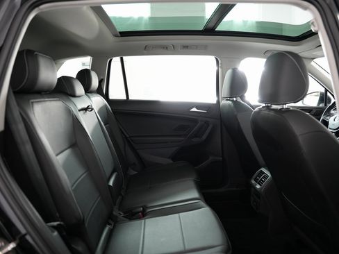 Used 2021 Volkswagen Tiguan SE w/ Panoramic Sunroof Package image 43