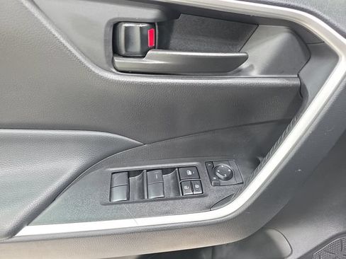 Certified 2025 Toyota RAV4 LE AWD/4WD image 25