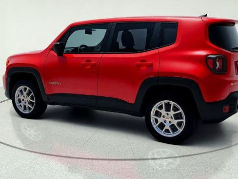 Used 2023 Jeep Renegade Latitude AWD/4WD image 5