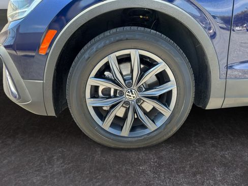 Used 2023 Volkswagen Tiguan SE w/ Panoramic Sunroof Package FWD image 9