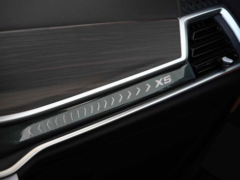 Used 2026 BMW X5 xDrive50e image 18