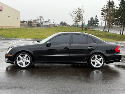 Used 2009 Mercedes-Benz E 350 Sedan image 11
