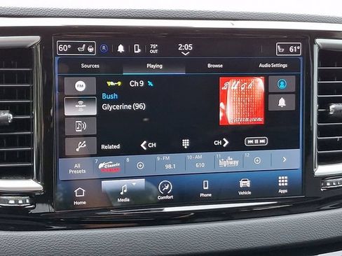 Used 2024 Chrysler Pacifica Touring-L FWD image 18