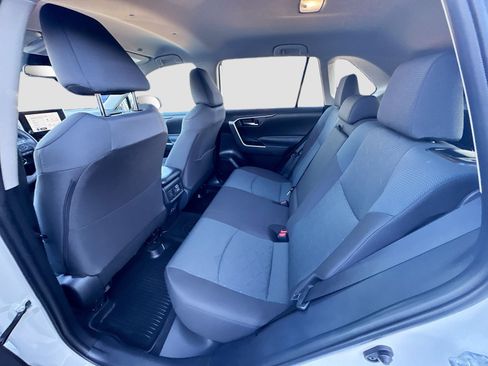Used 2025 Toyota RAV4 XLE FWD image 24