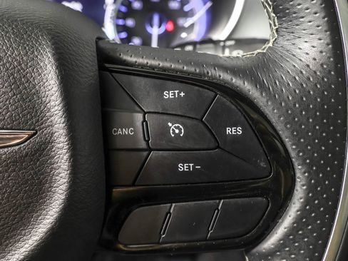 Used 2018 Chrysler Pacifica Limited w/ S Appearance Package image 32