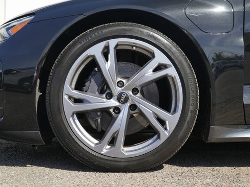 Used 2022 Audi e-tron GT Premium Plus image 13