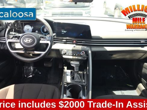 Used 2025 Hyundai Elantra SEL FWD image 26