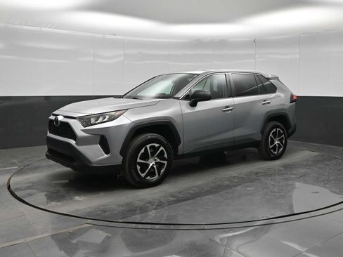 Used 2022 Toyota RAV4 LE FWD image 4