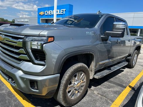 Used 2024 Chevrolet Silverado 2500 High Country w/ High Country Premium Package AWD/4WD image 2