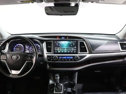 Used 2019 Toyota Highlander Limited Platinum AWD/4WD image 8