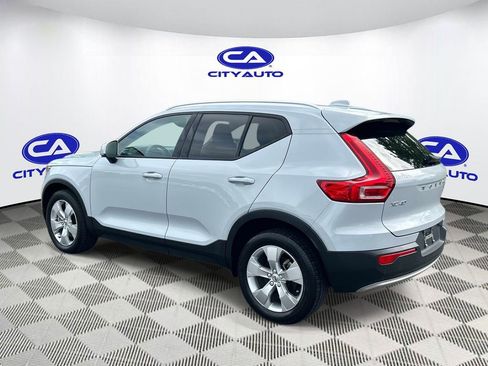 Used 2022 Volvo XC40 T5 Momentum AWD/4WD image 6