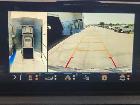 Used 2025 GMC Sierra 1500 AT4 w/ AT4 Premium Package AWD/4WD image 16