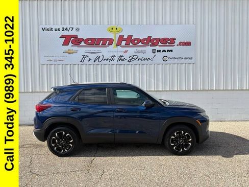 Used 2023 Chevrolet TrailBlazer LT AWD/4WD image 1