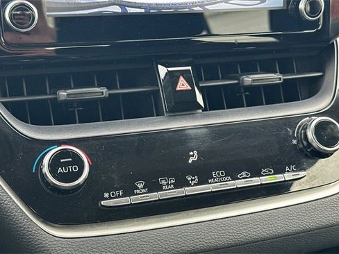 Used 2020 Toyota Corolla LE image 22