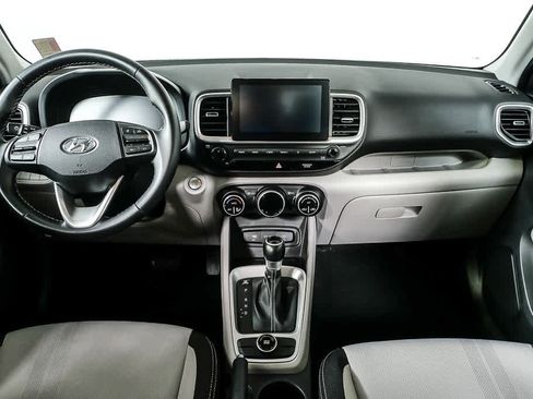 Used 2024 Hyundai Venue SEL FWD image 19