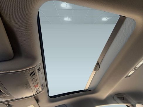 Certified 2021 Volkswagen Jetta SE w/ SE Cold Weather Package image 13