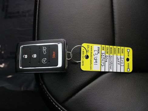 Used 2023 Jeep Grand Cherokee 4WD 4xe image 7